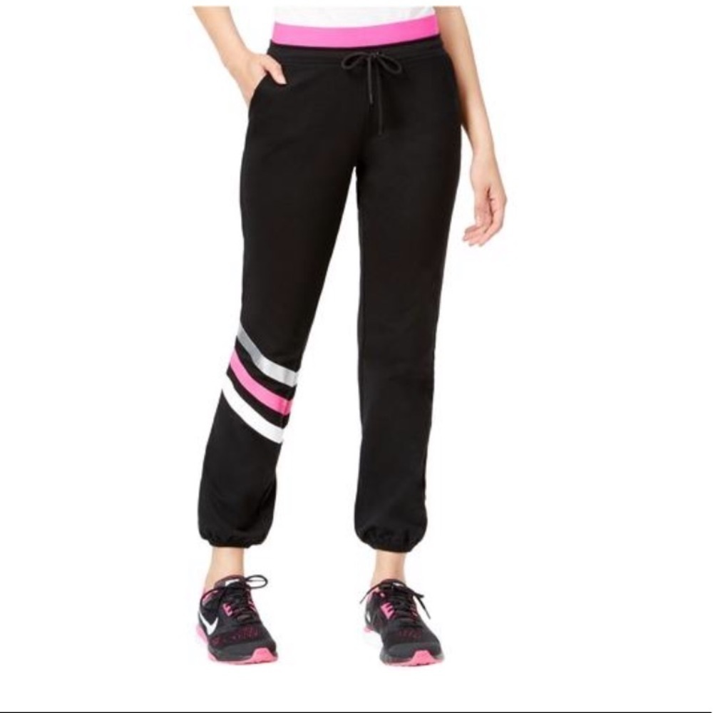 Jessica Simpson casual jogging pants.